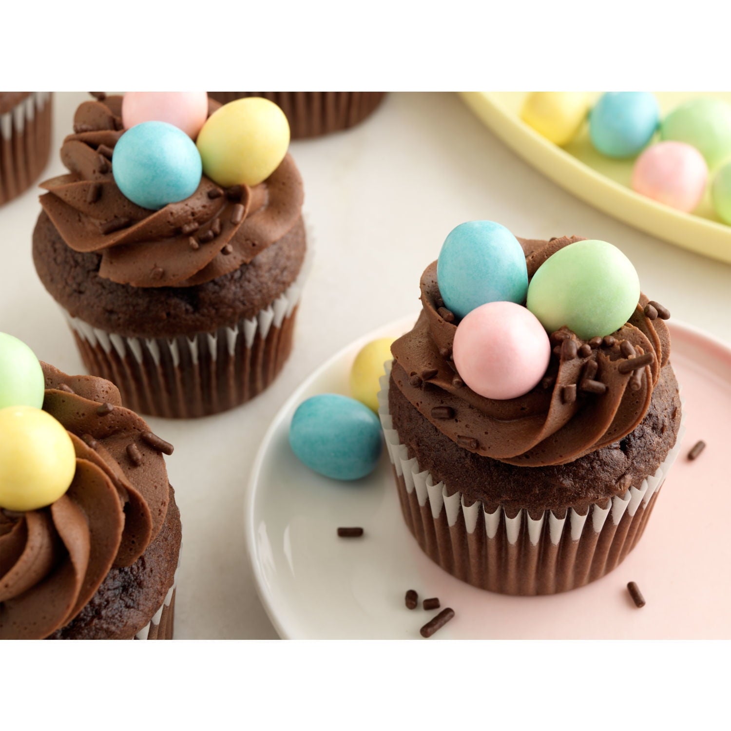 HERSHEY'S Candy Coated Milk Chocolate Eggs, Easter Candy Bag, 9 oz
